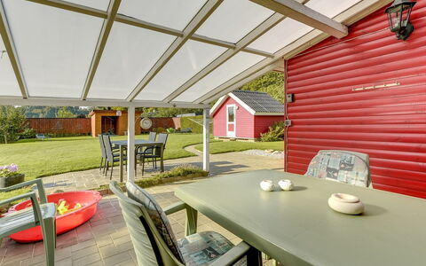 Florencia - 200M from the Sea: Dak, Huis, Land Lot, Huis, Verblijf, Landgoed, Garden Gebouwen, Schaduw, Blokhut, Landscaping