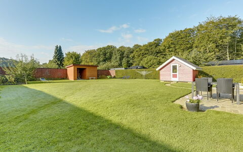 Florencia - 200M from the Sea: Dak, Huis, Land Lot, Huis, Verblijf, Landgoed, Garden Gebouwen, Schaduw, Blokhut, Landscaping