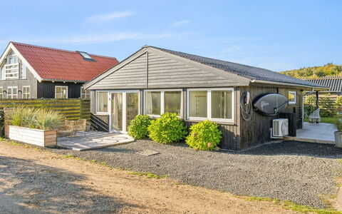 Pedersen - 50M from the Sea: Dak, Huis, Huis, Verblijf, Siding, Landgoed, Oprit, Garden Gebouwen, Werf, Schuur