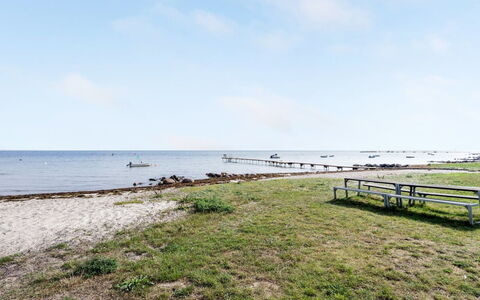 Pedersen - 50M from the Sea: Dak, Huis, Huis, Verblijf, Siding, Landgoed, Oprit, Garden Gebouwen, Werf, Schuur