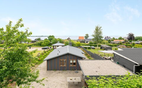 Øthkil - 93M from the Sea: Flooring, Verdieping, Plafond, Interieur Ontwerp, Countertop, Keuken, Cabinetry, Kamer, Major Appliance, Lichte Inrichting