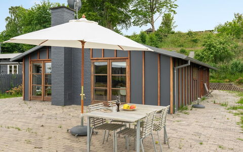 Øthkil - 93M from the Sea: Flooring, Verdieping, Plafond, Interieur Ontwerp, Countertop, Keuken, Cabinetry, Kamer, Major Appliance, Lichte Inrichting