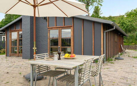 Øthkil - 93M from the Sea: Flooring, Verdieping, Plafond, Interieur Ontwerp, Countertop, Keuken, Cabinetry, Kamer, Major Appliance, Lichte Inrichting
