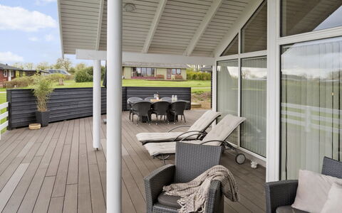 Hansa - 900M from the Sea: Dak, Huis, Huis, Verblijf, Siding, Landgoed, Oprit, Garden Gebouwen, Werf, Schuur