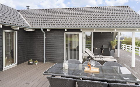 Hansa - 900M from the Sea: Dak, Huis, Huis, Verblijf, Siding, Landgoed, Oprit, Garden Gebouwen, Werf, Schuur