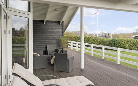 Hansa - 900M from the Sea: Dak, Huis, Huis, Verblijf, Siding, Landgoed, Oprit, Garden Gebouwen, Werf, Schuur