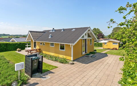 Albantine - 150M from the Sea: Dak, Huis, Huis, Verblijf, Deur, Siding, Dek, Veranda, Plank, Hardwood