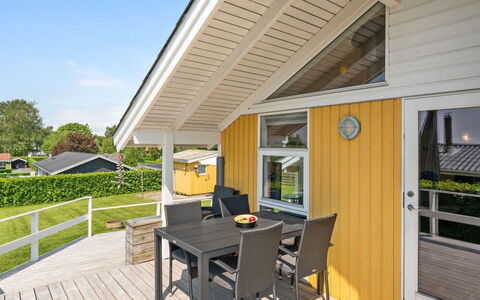 Albantine - 150M from the Sea: Dak, Huis, Huis, Verblijf, Deur, Siding, Dek, Veranda, Plank, Hardwood