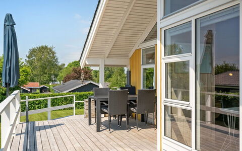 Albantine - 150M from the Sea: Dak, Huis, Huis, Verblijf, Deur, Siding, Dek, Veranda, Plank, Hardwood