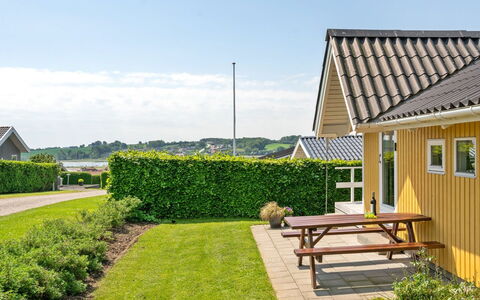Albantine - 150M from the Sea: Dak, Huis, Huis, Verblijf, Deur, Siding, Dek, Veranda, Plank, Hardwood
