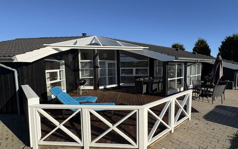 Arnod - 400M from the Sea: Hout, Tuin, Backyard, Land Lot, Huis, Dak, Schaduw, Dek, Hardwood, Werf