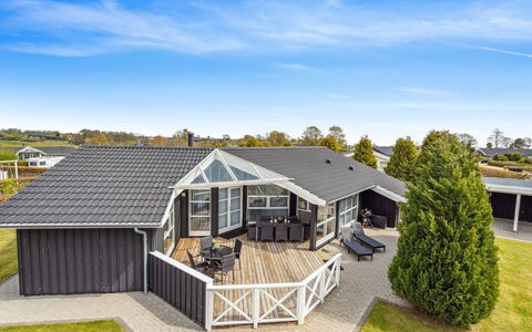 Arnod - 400M from the Sea: Blauw, Struik, Verblijf, Groundcover, Tuin, Landgoed, Schaduw, Landscaping, Boerderij, Eco Hotel