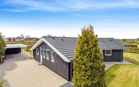Arnod - 400M from the Sea: Blauw, Struik, Verblijf, Groundcover, Tuin, Landgoed, Schaduw, Landscaping, Boerderij, Eco Hotel