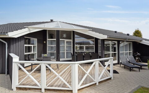 Arnod - 400M from the Sea: Blauw, Struik, Verblijf, Groundcover, Tuin, Landgoed, Schaduw, Landscaping, Boerderij, Eco Hotel
