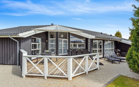 Arnod - 400M from the Sea: Blauw, Struik, Verblijf, Groundcover, Tuin, Landgoed, Schaduw, Landscaping, Boerderij, Eco Hotel