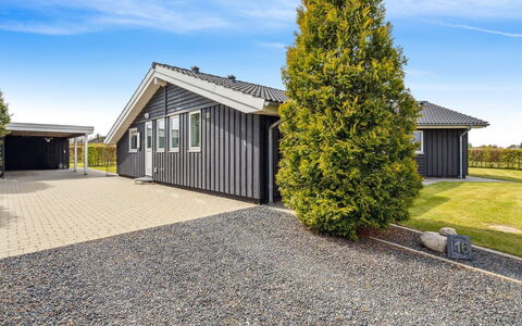 Arnod - 400M from the Sea: Blauw, Struik, Verblijf, Groundcover, Tuin, Landgoed, Schaduw, Landscaping, Boerderij, Eco Hotel