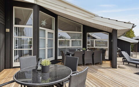 Arnod - 400M from the Sea: Blauw, Struik, Verblijf, Groundcover, Tuin, Landgoed, Schaduw, Landscaping, Boerderij, Eco Hotel