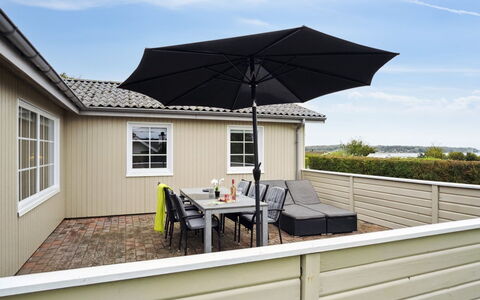 Haralda - 300M from the Sea: Blauw, Struik, Verblijf, Groundcover, Tuin, Landgoed, Schaduw, Landscaping, Boerderij, Eco Hotel