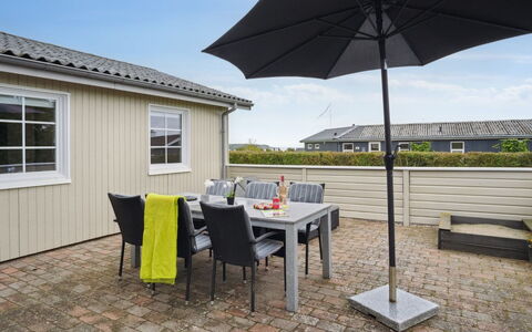Haralda - 300M from the Sea: Blauw, Struik, Verblijf, Groundcover, Tuin, Landgoed, Schaduw, Landscaping, Boerderij, Eco Hotel