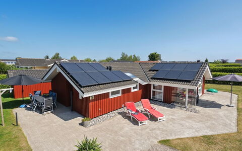 Inge - 300M from the Sea: Blauw, Struik, Verblijf, Groundcover, Tuin, Landgoed, Schaduw, Landscaping, Boerderij, Eco Hotel