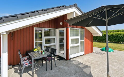 Inge - 300M from the Sea: Blauw, Struik, Verblijf, Groundcover, Tuin, Landgoed, Schaduw, Landscaping, Boerderij, Eco Hotel