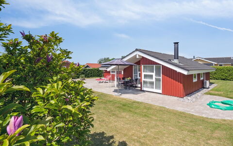 Inge - 300M from the Sea: Blauw, Struik, Verblijf, Groundcover, Tuin, Landgoed, Schaduw, Landscaping, Boerderij, Eco Hotel