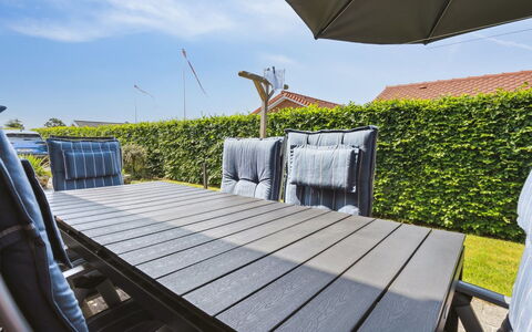 Inge - 300M from the Sea: Blauw, Struik, Verblijf, Groundcover, Tuin, Landgoed, Schaduw, Landscaping, Boerderij, Eco Hotel