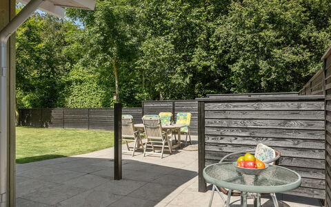 Eriksine - 150M from the Sea: Blauw, Struik, Verblijf, Groundcover, Tuin, Landgoed, Schaduw, Landscaping, Boerderij, Eco Hotel