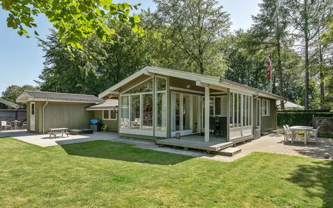 Eriksine - 150M from the Sea: Blauw, Struik, Verblijf, Groundcover, Tuin, Landgoed, Schaduw, Landscaping, Boerderij, Eco Hotel