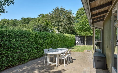 Eriksine - 150M from the Sea: Blauw, Struik, Verblijf, Groundcover, Tuin, Landgoed, Schaduw, Landscaping, Boerderij, Eco Hotel