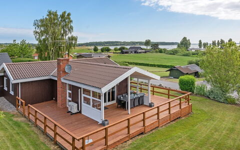 Ellyn - 500M from the Sea: Blauw, Struik, Verblijf, Groundcover, Tuin, Landgoed, Schaduw, Landscaping, Boerderij, Eco Hotel