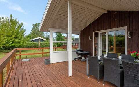 Ellyn - 500M from the Sea: Blauw, Struik, Verblijf, Groundcover, Tuin, Landgoed, Schaduw, Landscaping, Boerderij, Eco Hotel