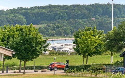 Ellyn - 500M from the Sea: Blauw, Struik, Verblijf, Groundcover, Tuin, Landgoed, Schaduw, Landscaping, Boerderij, Eco Hotel