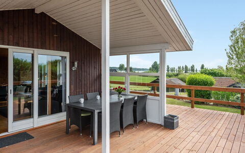 Ellyn - 500M from the Sea: Blauw, Struik, Verblijf, Groundcover, Tuin, Landgoed, Schaduw, Landscaping, Boerderij, Eco Hotel