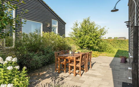 Myrte - 500M from the Sea: Dak, Huis, Huis, Verblijf, Deur, Siding, Dek, Veranda, Plank, Hardwood