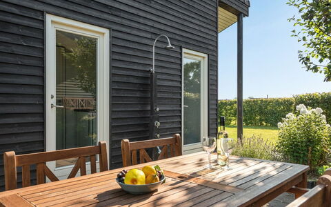 Myrte - 500M from the Sea: Dak, Huis, Huis, Verblijf, Deur, Siding, Dek, Veranda, Plank, Hardwood