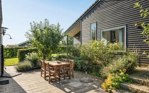 Myrte - 500M from the Sea: Dak, Huis, Huis, Verblijf, Deur, Siding, Dek, Veranda, Plank, Hardwood