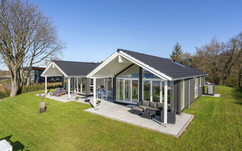 Lander - 20M from the Sea: Dak, Huis, Huis, Verblijf, Siding, Landgoed, Oprit, Garden Gebouwen, Werf, Schuur