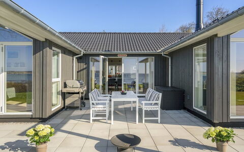 Lander - 20M from the Sea: Dak, Huis, Huis, Verblijf, Siding, Landgoed, Oprit, Garden Gebouwen, Werf, Schuur