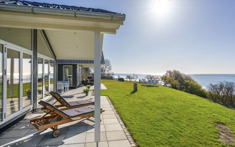 Lander - 20M from the Sea: Dak, Huis, Huis, Verblijf, Siding, Landgoed, Oprit, Garden Gebouwen, Werf, Schuur
