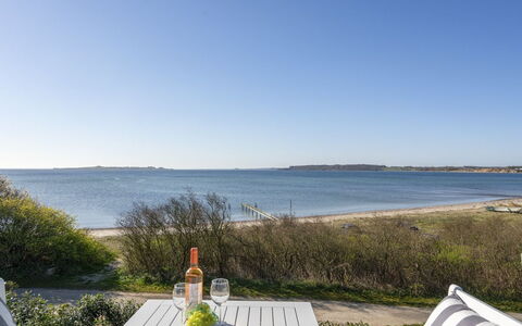 Lander - 20M from the Sea: Dak, Huis, Huis, Verblijf, Siding, Landgoed, Oprit, Garden Gebouwen, Werf, Schuur