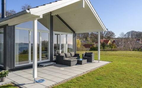 Lander - 20M from the Sea: Dak, Huis, Huis, Verblijf, Siding, Landgoed, Oprit, Garden Gebouwen, Werf, Schuur
