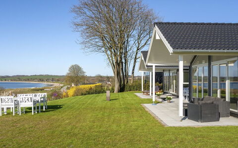 Lander - 20M from the Sea: Dak, Huis, Huis, Verblijf, Siding, Landgoed, Oprit, Garden Gebouwen, Werf, Schuur