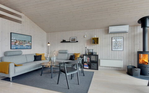 Darja - 300M from the Sea: Dak, Huis, Land Lot, Huis, Verblijf, Landgoed, Garden Gebouwen, Schaduw, Blokhut, Landscaping