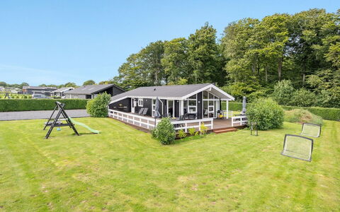 Darja - 300M from the Sea: Dak, Huis, Land Lot, Huis, Verblijf, Landgoed, Garden Gebouwen, Schaduw, Blokhut, Landscaping