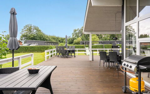Darja - 300M from the Sea: Dak, Huis, Land Lot, Huis, Verblijf, Landgoed, Garden Gebouwen, Schaduw, Blokhut, Landscaping