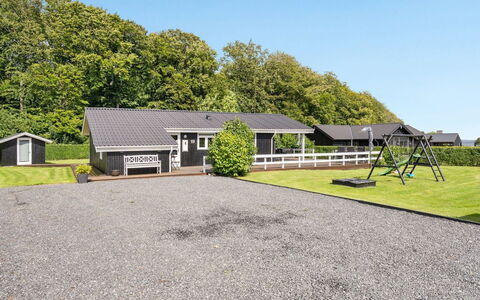 Darja - 300M from the Sea: Dak, Huis, Land Lot, Huis, Verblijf, Landgoed, Garden Gebouwen, Schaduw, Blokhut, Landscaping