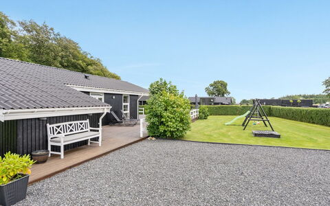 Darja - 300M from the Sea: Dak, Huis, Land Lot, Huis, Verblijf, Landgoed, Garden Gebouwen, Schaduw, Blokhut, Landscaping