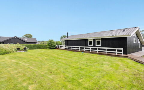 Darja - 300M from the Sea: Dak, Huis, Land Lot, Huis, Verblijf, Landgoed, Garden Gebouwen, Schaduw, Blokhut, Landscaping