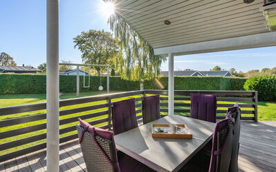 Sylvana - 400M from the Sea